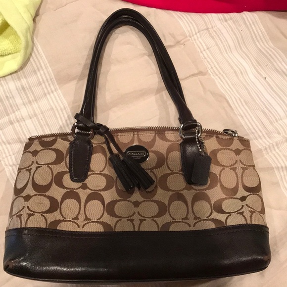 Small coach purse. Good condition!! - Picture 1 of 2